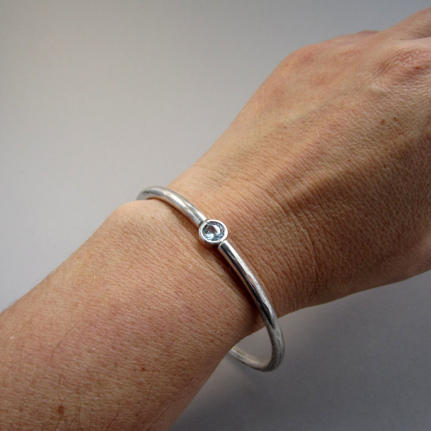 Suspension Sterling Silver & Aquamarine Oval Bangle