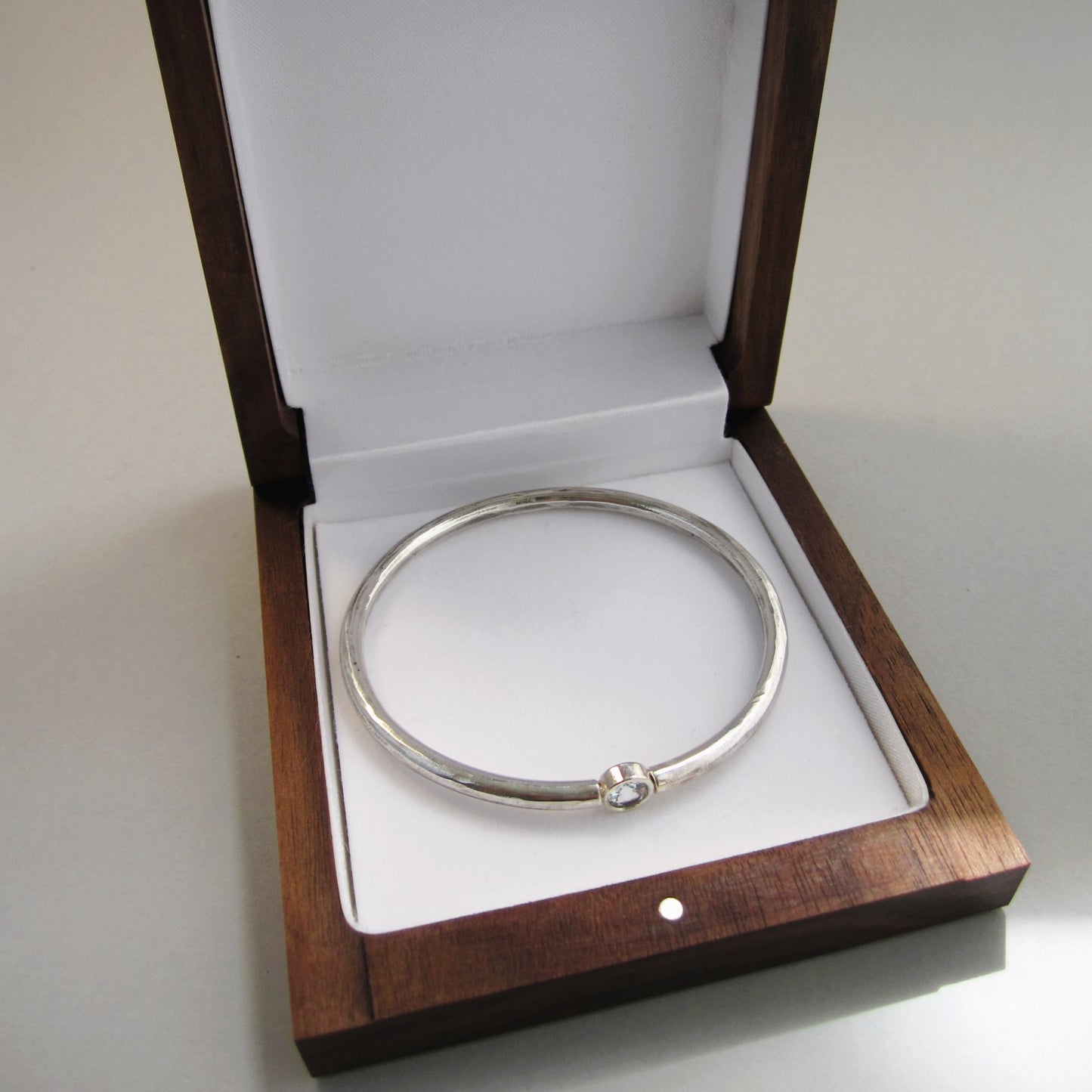 Suspension Sterling Silver & Aquamarine Oval Bangle