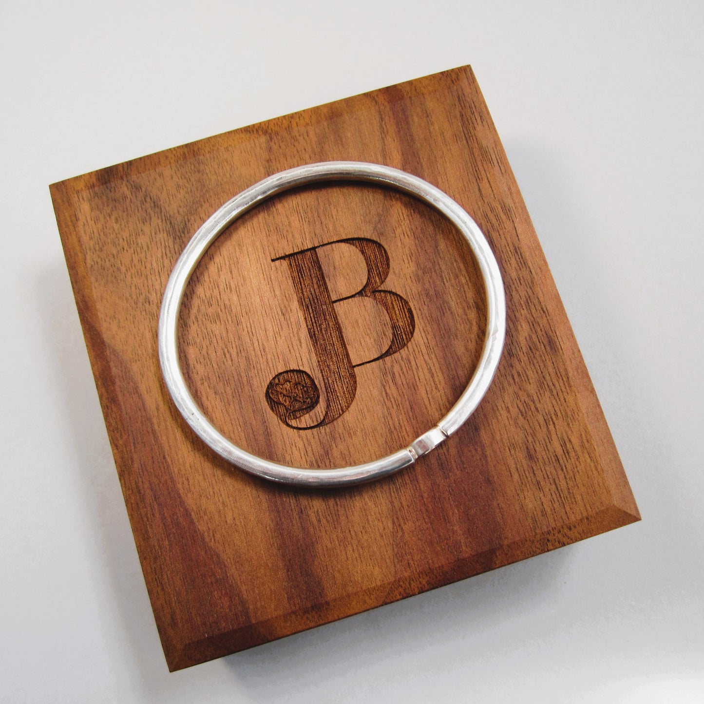 Suspension Sterling Silver & Aquamarine Oval Bangle