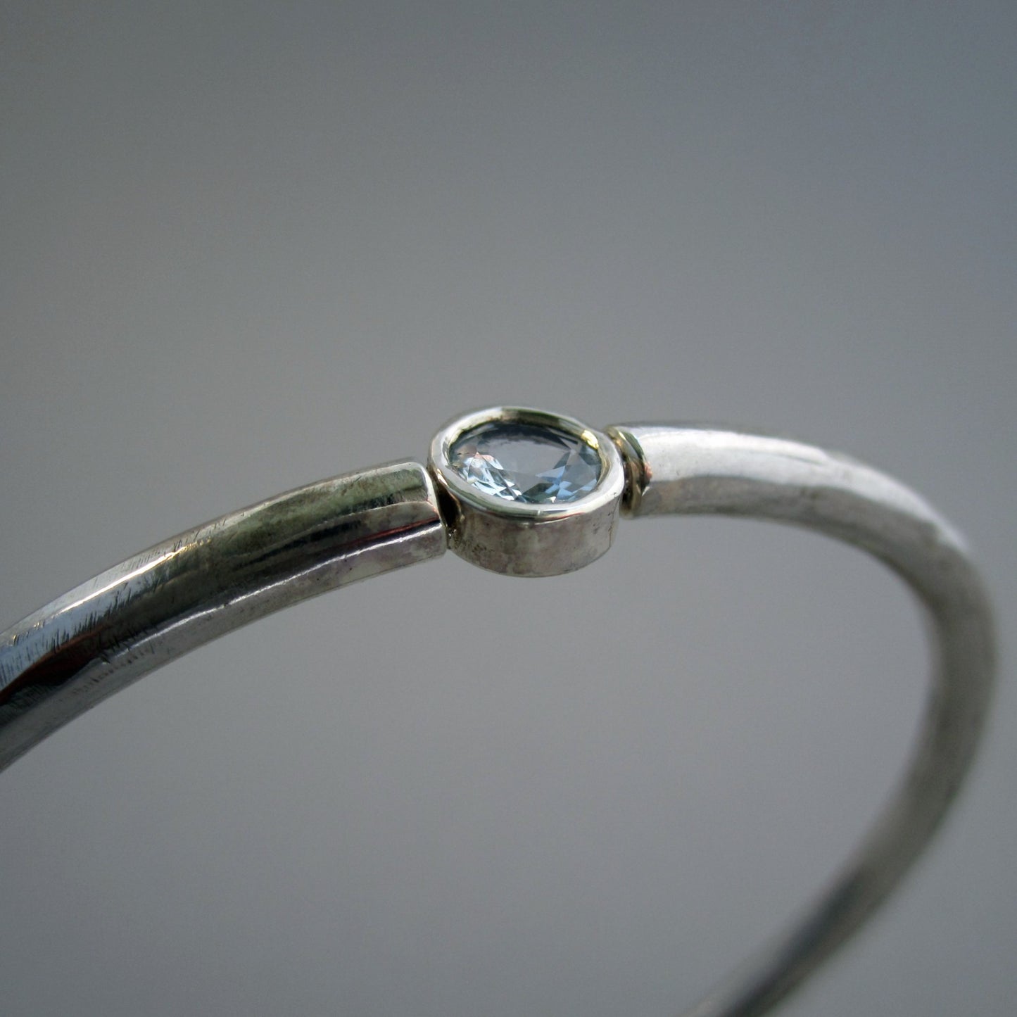 Suspension Sterling Silver & Aquamarine Oval Bangle